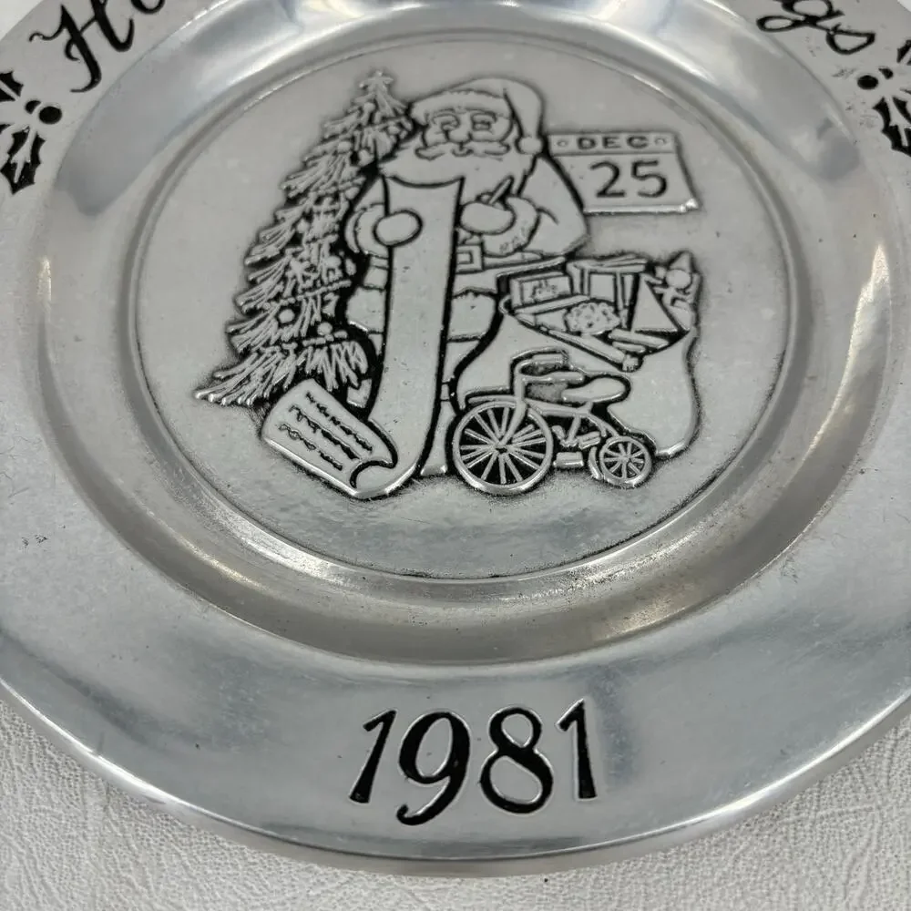 Wilton Pewter‎ Holiday Greetings Santa Plate Vintage 1981 Wall Hanger 7.5 Inch